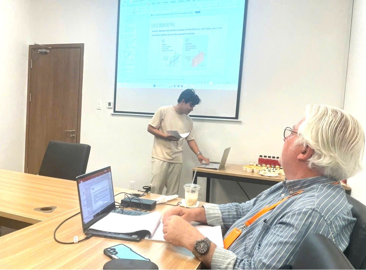 MSI Students presenting Fracture Mechanics - Illustration 3