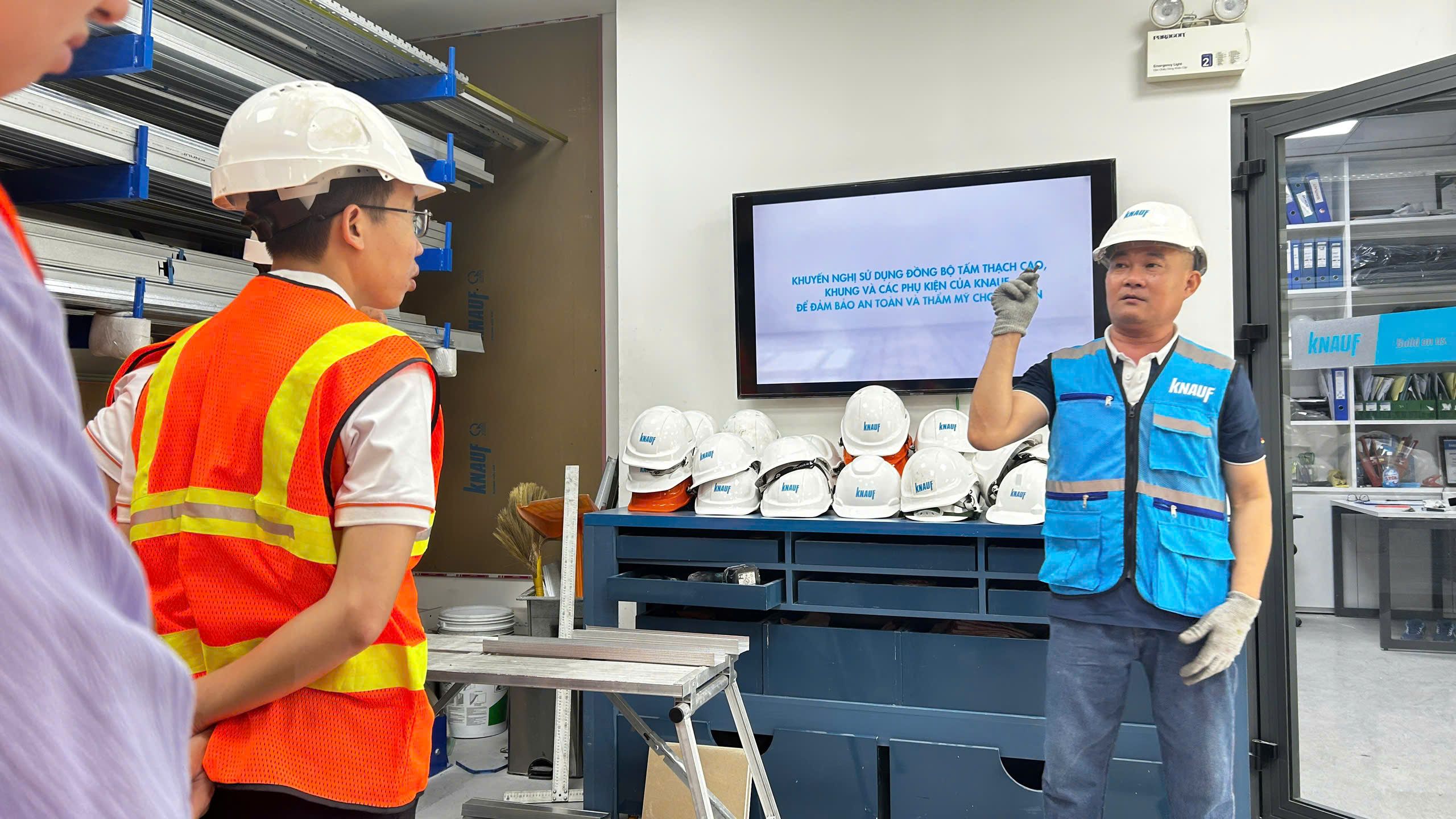 Knauf factory floor and automated dosing system - Illustration 1