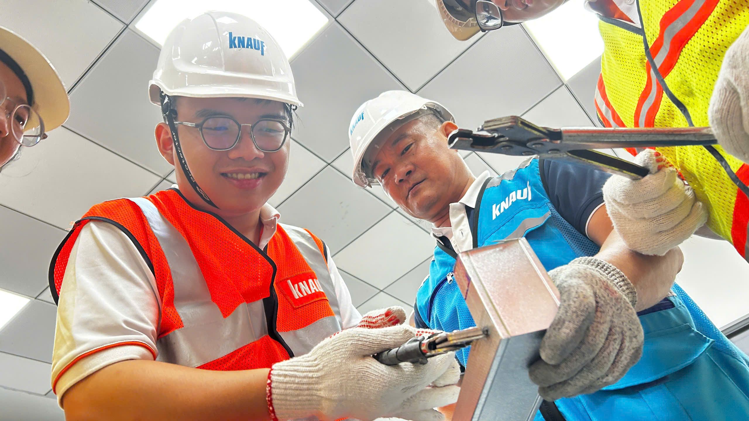 Instructors demonstrating jointing compound properties - Illustration 3