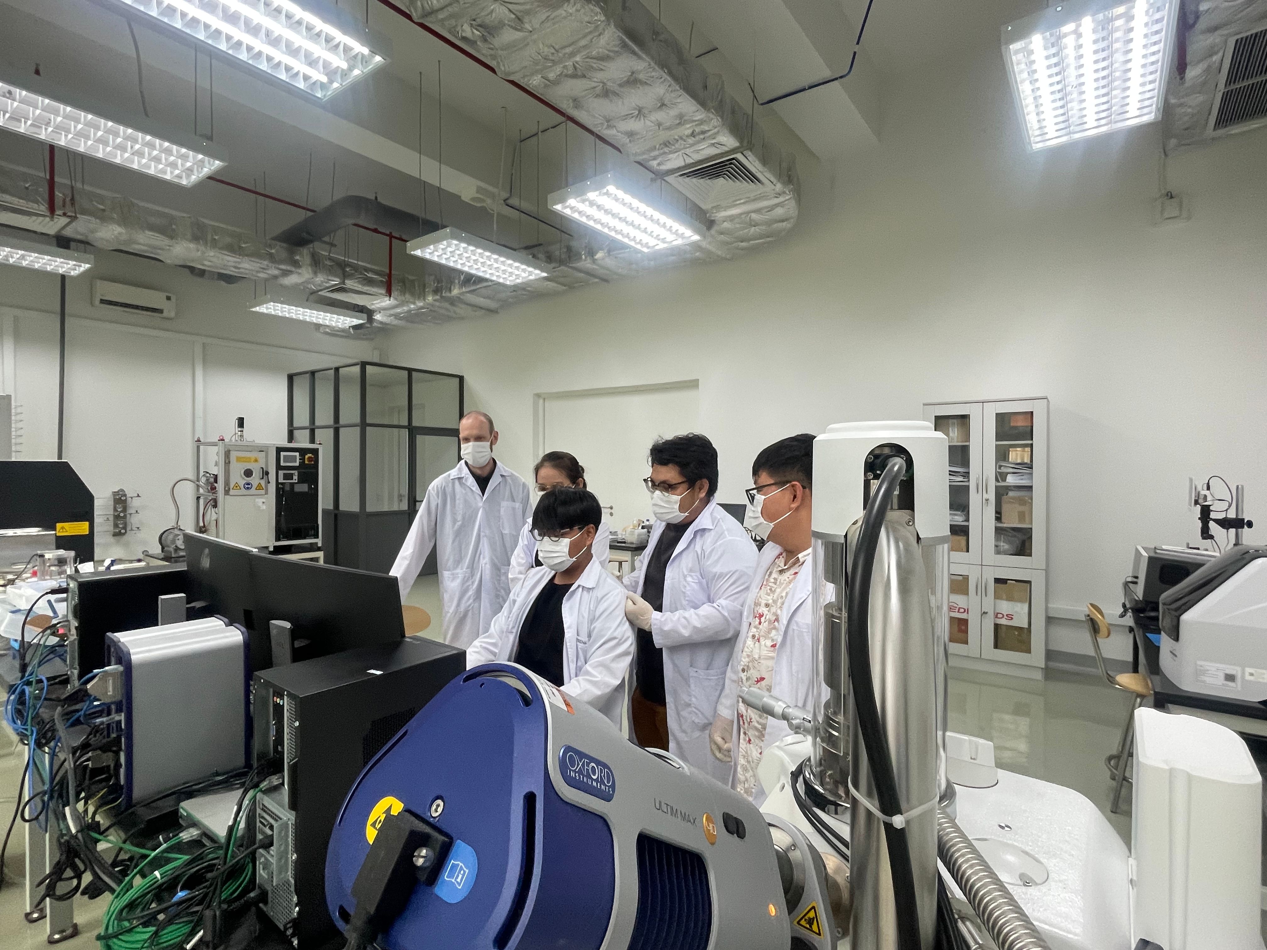 VGU MSI students conducting high-temperature alloy tests - Illustration 1