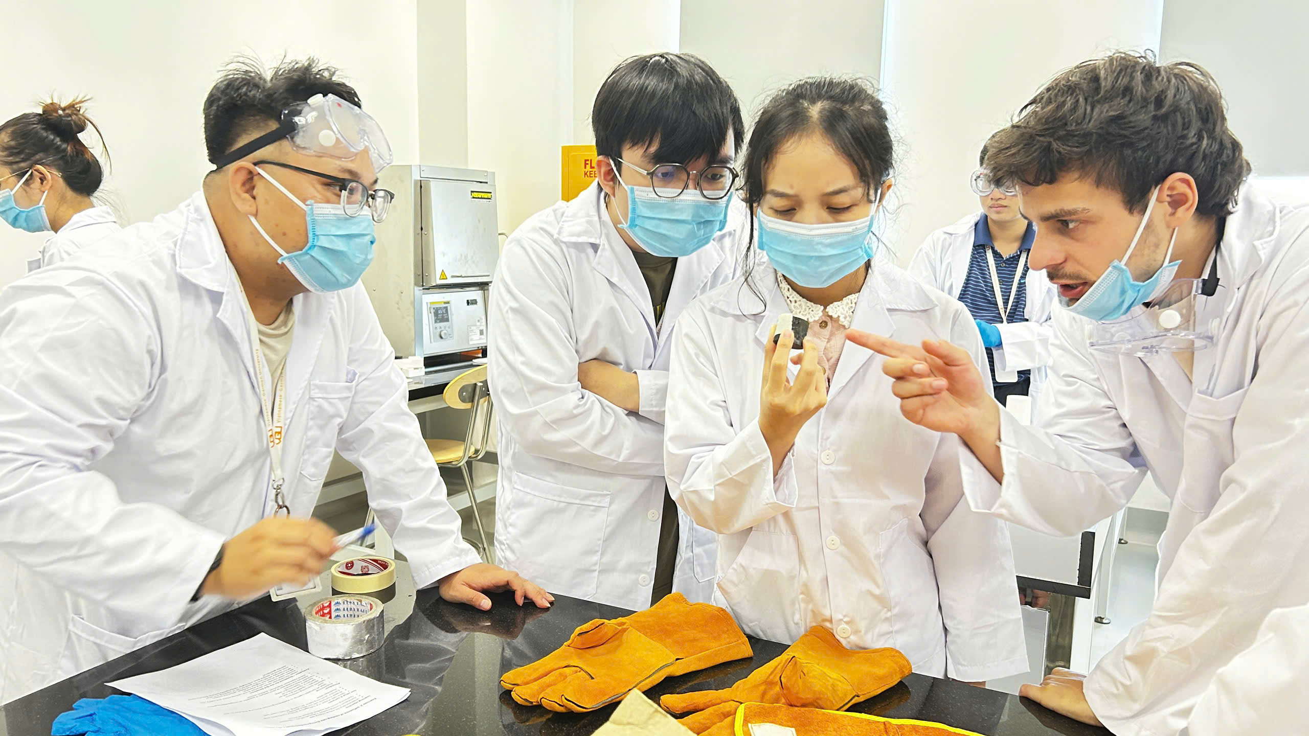 VGU MSI Students discussing hardness results - Illustration 2