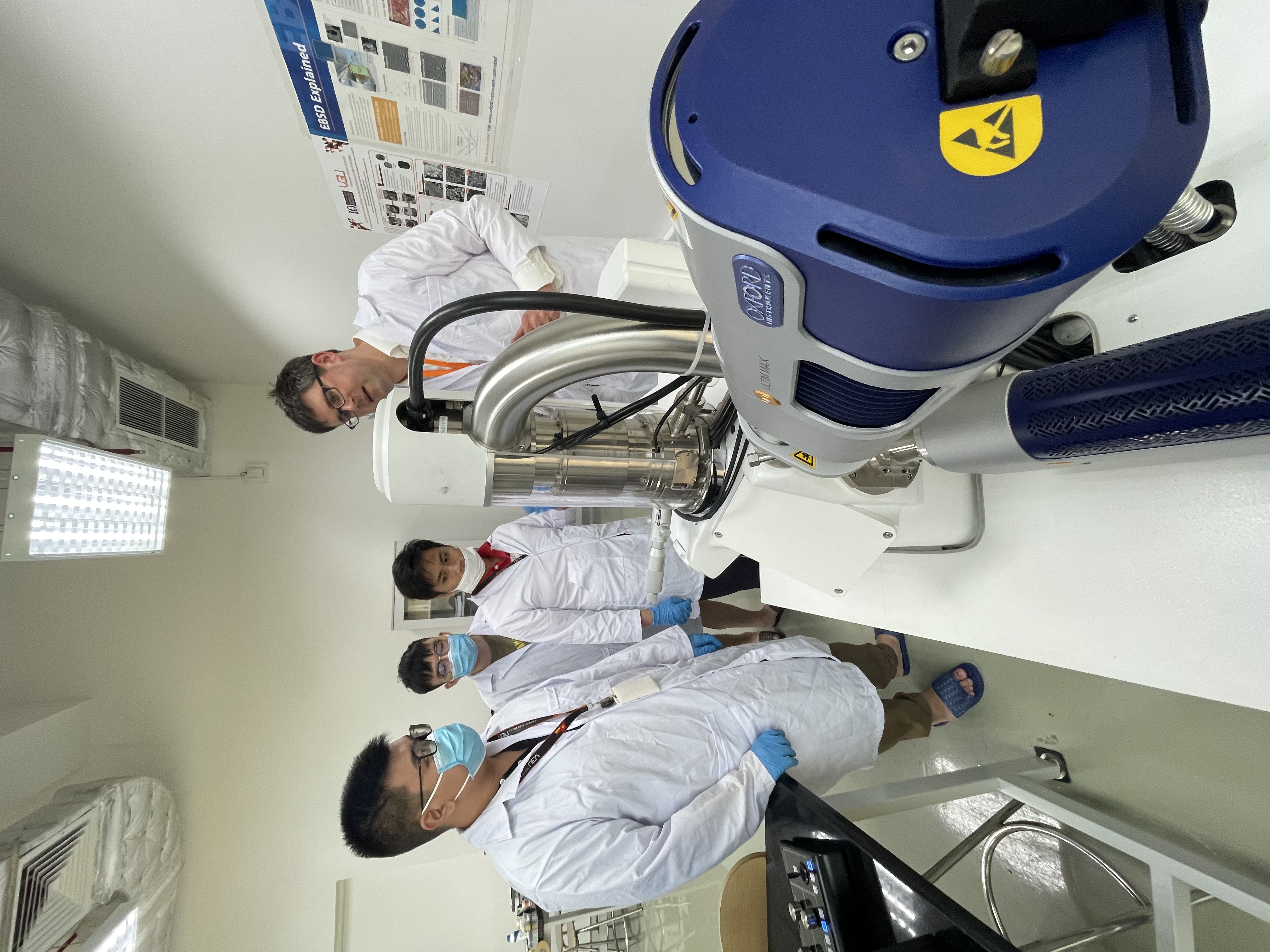 XRD diffractometer in VGU materials science lab - Illustration 3